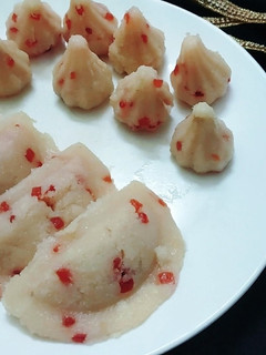  ரவா டூட்டி ஃப்ரூட்டி கொழுக்கட்டை (Rava Tutty Fruit KOlukattai Recipe in tamil) செய்முறை முக்கிய புகைப்படம்