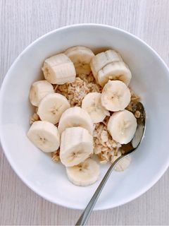 Hình của món Eatclean_giảm cân Yến mạch mix chuối cho bữa sáng.