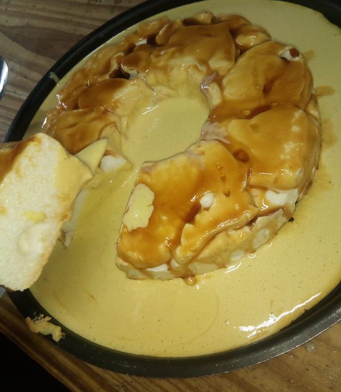 Una foto de Isla flotante con crema zaballon