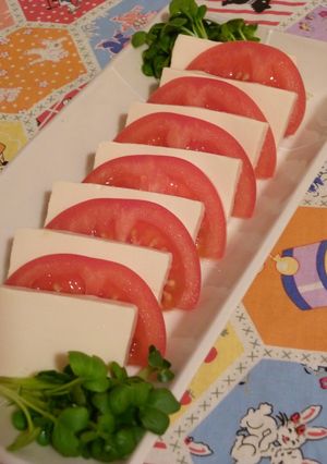 A picture of Caprese-Style Salad with Tomato & Drained Tofu.