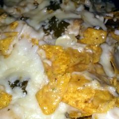 A picture of chicken nachos.