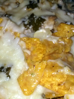 A picture of chicken nachos.