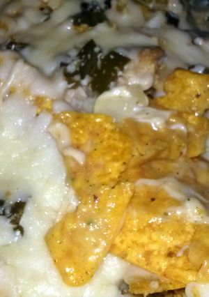 A picture of chicken nachos.