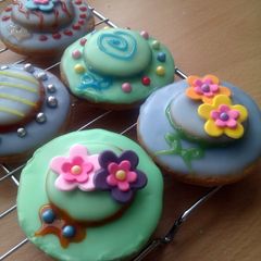 A picture of Vickys Easter Bonnet Cookie Decorating Idea.