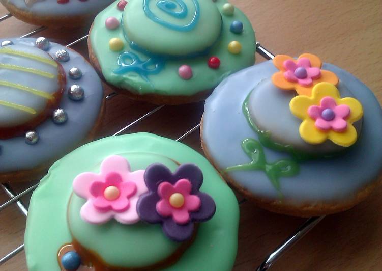 Recipe: Yummy Vickys Easter Bonnet Cookie Decorating Idea