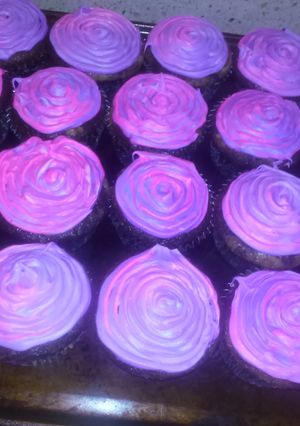 A picture of Momma's tie die frosting.