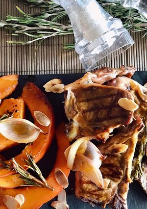 Une photo de Côtes d’agneaux, potimarron caramélisé miel romarin