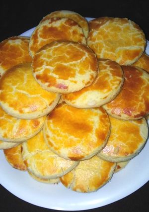 A picture of Besan Naan Khatai.