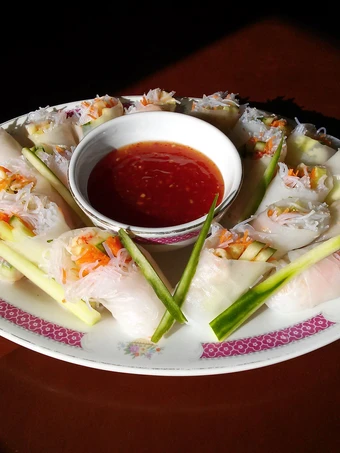 Easy Ways Prepare Recipes Fresh Spring Rolls with Crab Meat the Can Spoil the Tongue Really Delicious.