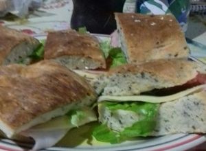 Refuerzos de pan con semilla Una foto de Refuerzos de pan con semilla