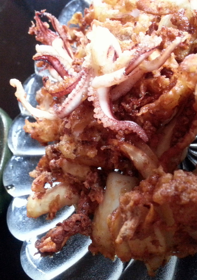 A picture of five spiced squid.