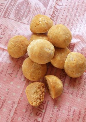 A picture of Easy Roasted Soy Flour Snowball Cookies.