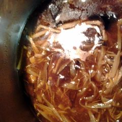 A picture of Hot and sour soup traditional.