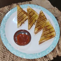 Maggi Veg Grilled Sandwich 🥪 A picture of Maggi Veg Grilled Sandwich 🥪.