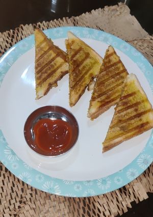 A picture of Maggi Veg Grilled Sandwich 🥪.