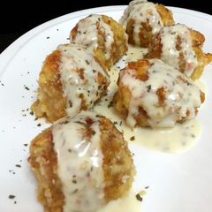 A picture of Crispy Cheese Meatballs.