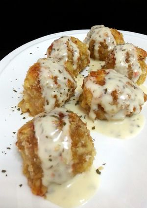 A picture of Crispy Cheese Meatballs.