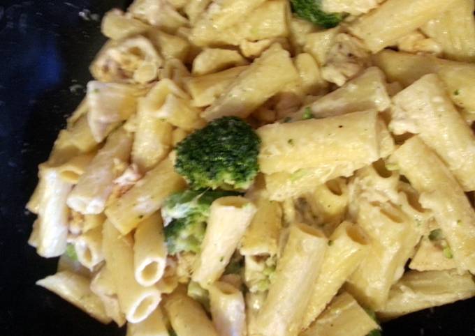 Chicken & Broccoli Ragatoni