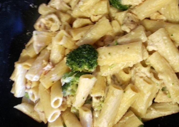 Simple Way to Prepare Homemade Chicken & Broccoli Ragatoni