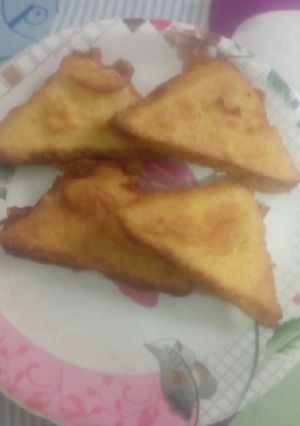 A picture of Bread pakoda.