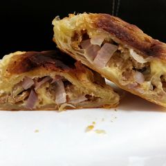 A picture of Onion And Meatloaf Puff Pastry.