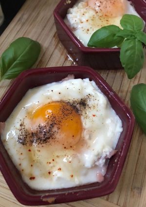 Une photo de Œuf cocotte au jambon à la ricotta