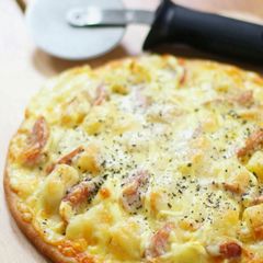 A picture of Potato Soy Sauce Butter & Egg Mayo Pizza.