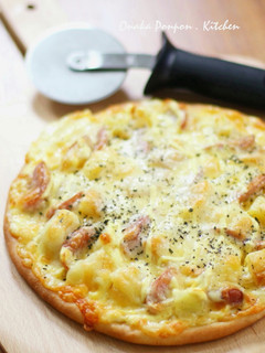 A picture of Potato Soy Sauce Butter & Egg Mayo Pizza.