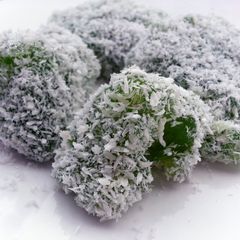 A picture of Steam Tapioca Pearl And Coconut /Kuih Sago.