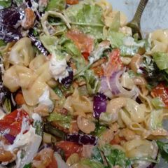 A picture of Goatcheese tortellini pasta salad.