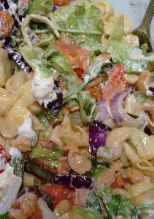 A picture of Goatcheese tortellini pasta salad.