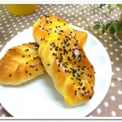 A picture of Everyone's Favorite! Sweet Potato Finger Rolls.