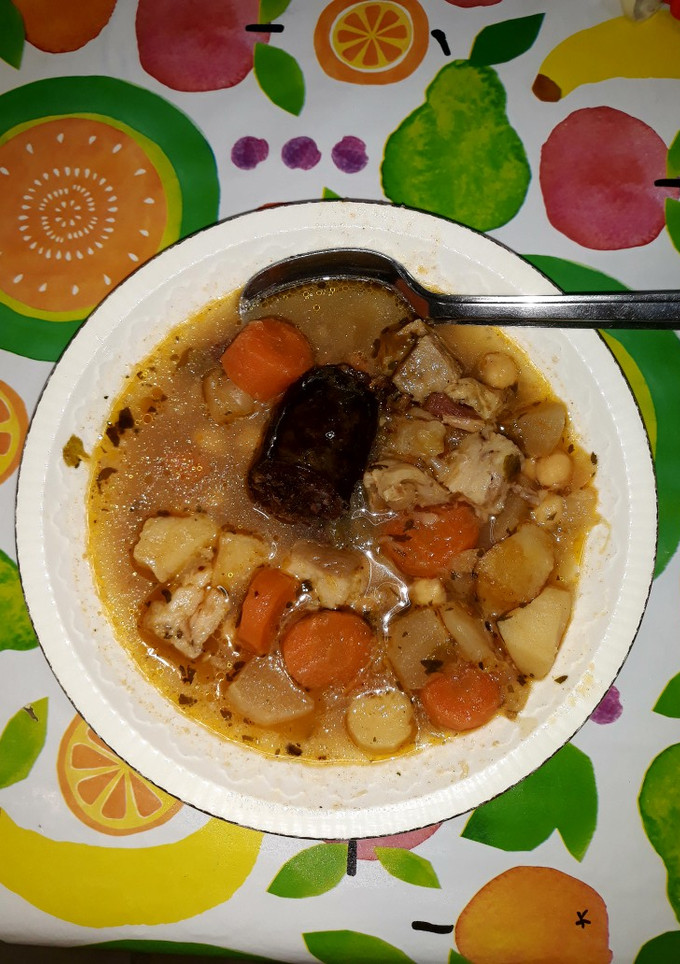 Una foto de Escudella y carne de olla con garbanzos