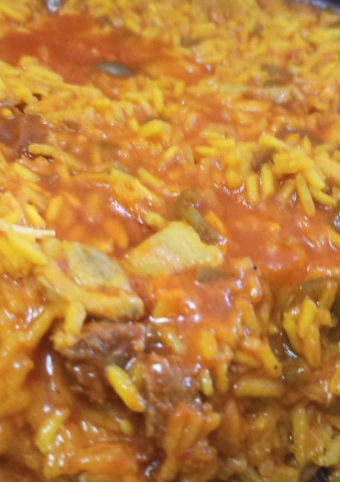 Una foto de Paella (o arroz...) con pollo y chorizo
