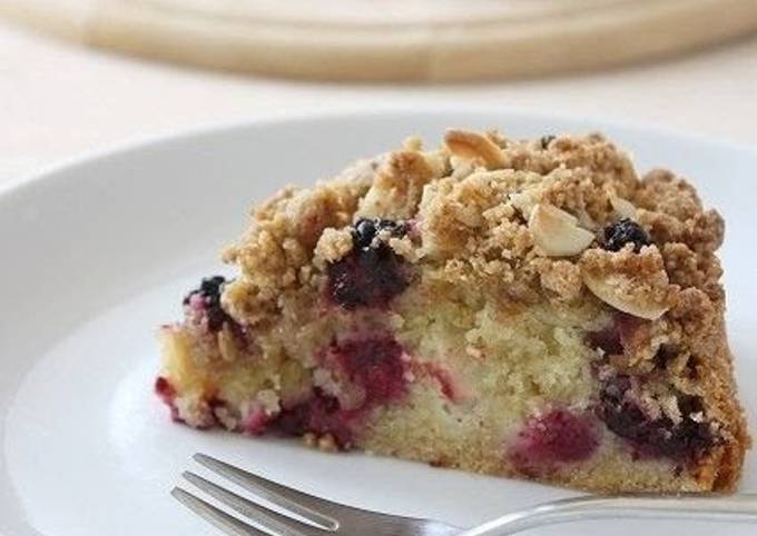 Apple & Blackberry Crumble Cake