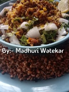 मटकीची उसळ (matki chi usal recipe in marathi) रेसिपी चे मुख्य फोटो 