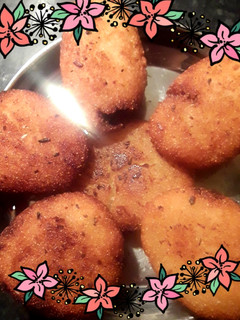 नारिकोल पीठा (Narikol Pitha recipe in Hindi) रेसिपी मुख्य फोटो