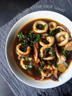 Gambar Phad Kapao Pla Murk Spicy Thai Basil Squid