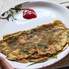 A picture of Methi aloo paratha.