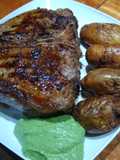 T-bone con papines picantes y ajillo de apio