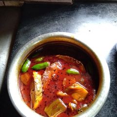 A picture of Hilsa brinjal curry.