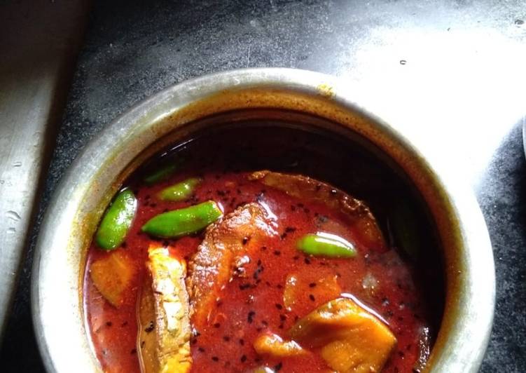 Hilsa brinjal curry