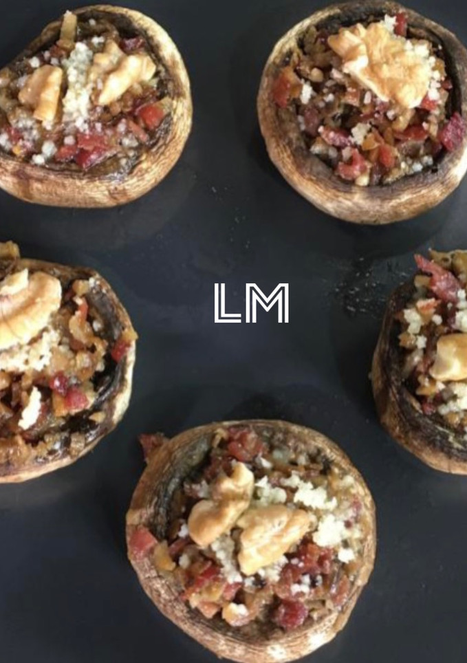 Una foto de Champiñones rellenos de queso jamón y nueces