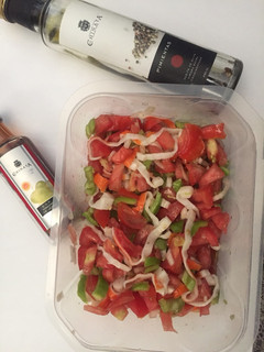 Una foto de Piriñaca con surimi y tomillo fresco