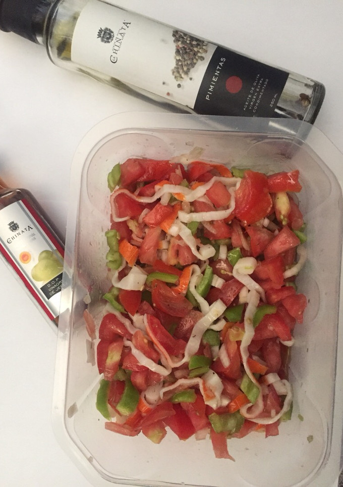 Una foto de Piriñaca con surimi y tomillo fresco
