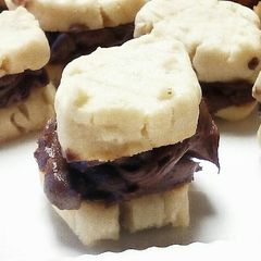 A picture of My lil' Shortbread Cookies with Chocolate.