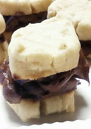 A picture of My lil' Shortbread Cookies with Chocolate.