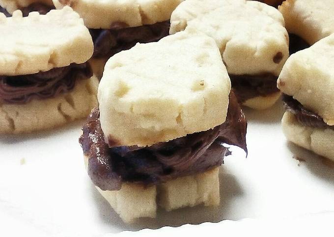 Steps to Make Perfect My lil' Shortbread Cookies with Chocolate