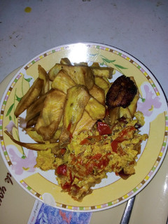 A picture of Fried potatoes and Egg sauce.
