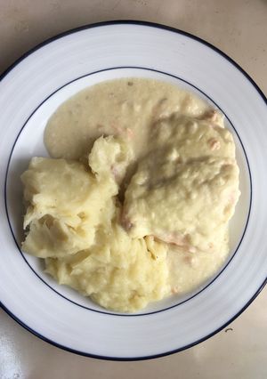 Una foto de Salmón al horno con crema de manzanas 😋